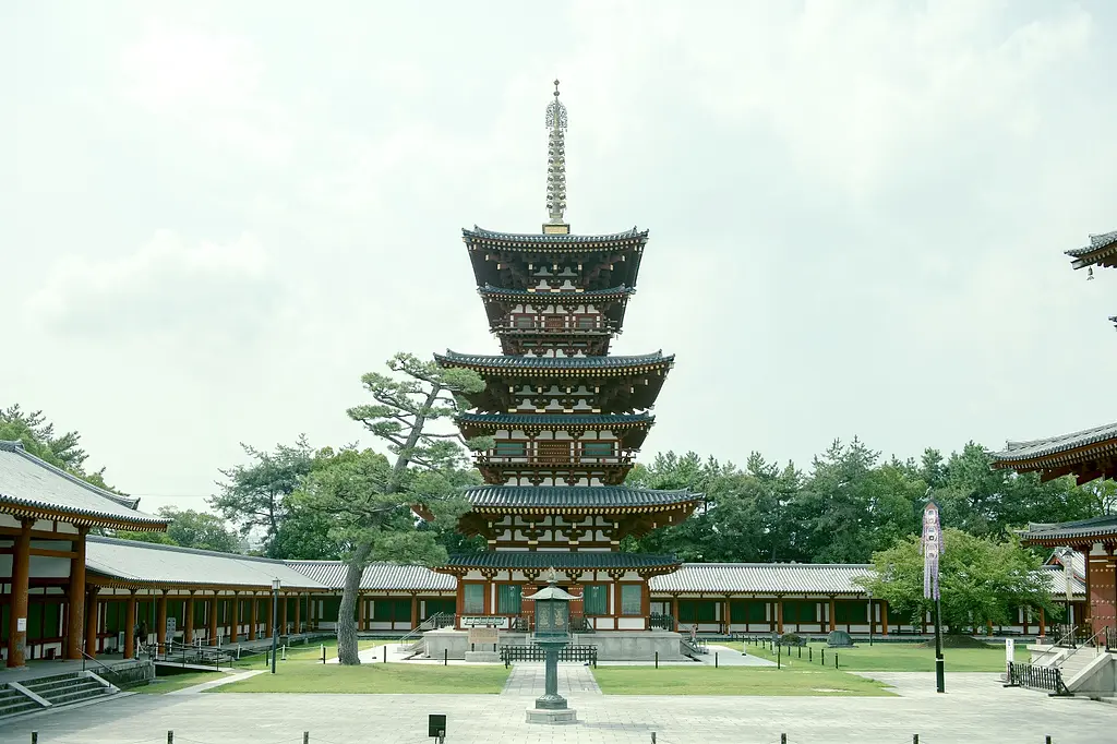 Yakushiji Temple - East Pagoda / West Pagoda | Spot List | 【公式】奈良市観光コンシェルジュ