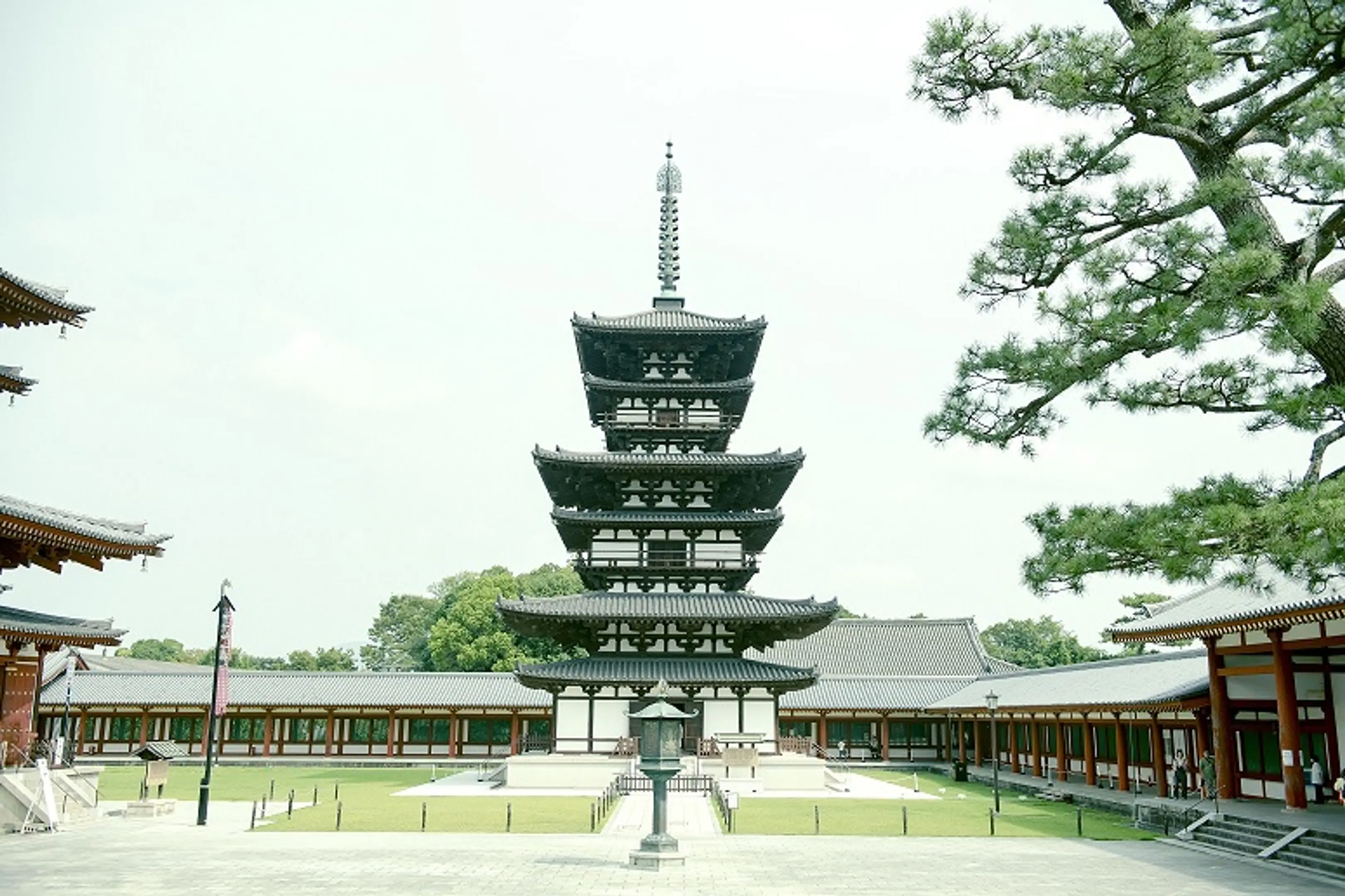 薬師寺 東塔・西塔 | スポット一覧 | 【公式】奈良市観光コンシェルジュ