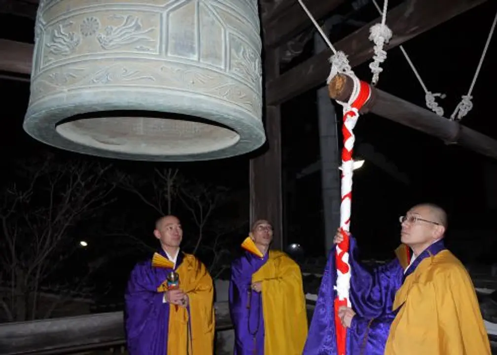 擊除夜之鐘，迎接新年。「修正會」／帶解寺。