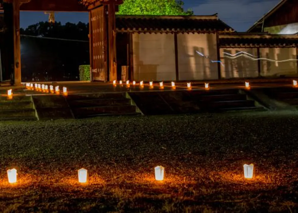 除夜の竹明かりが幻想的。修正会／大安寺