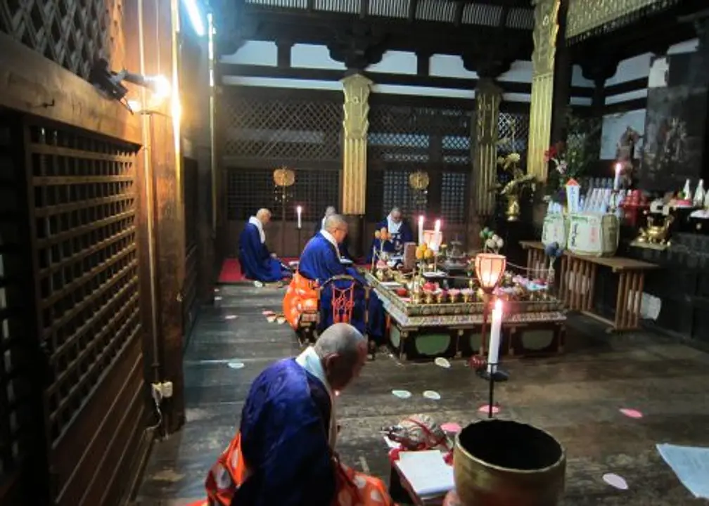 懺悔並祈願一年幸福。「修正會」／靈山寺。