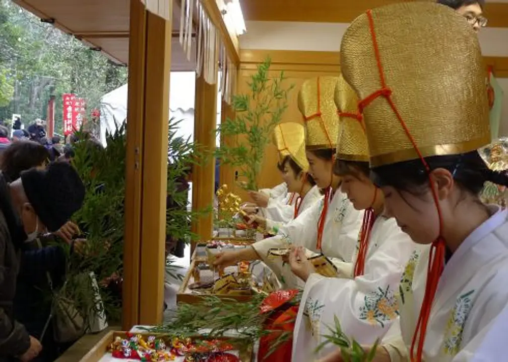 新たな年に福を授かる。十日えびす／春日大社境内　佐良気神社　