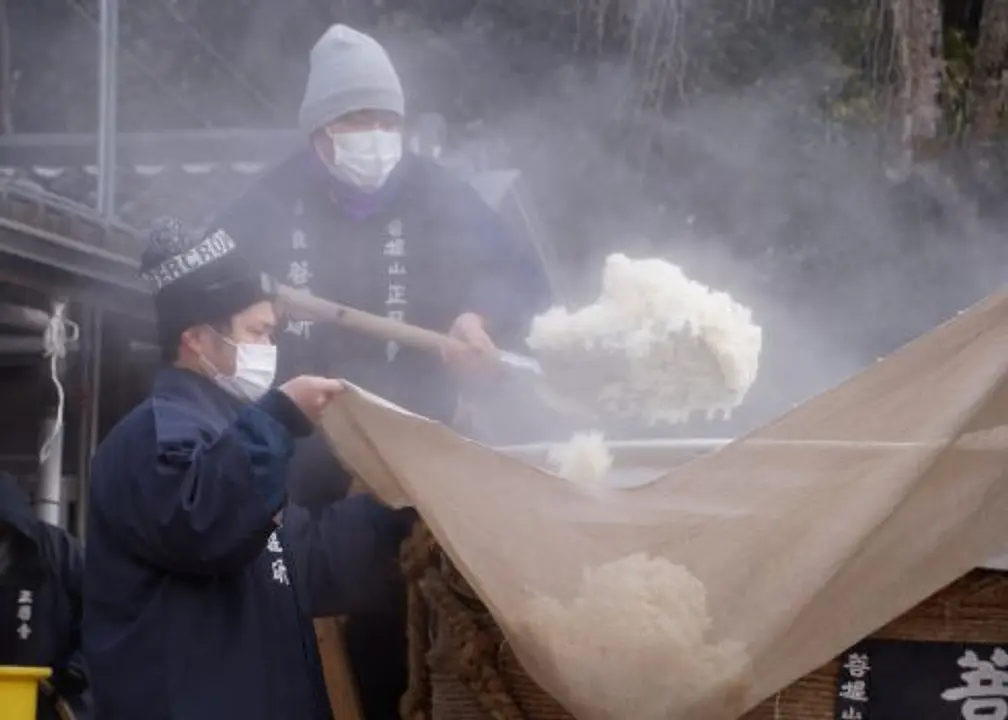 清酒発祥のお寺で酒母を仕込む。菩提酛清酒祭／正暦寺