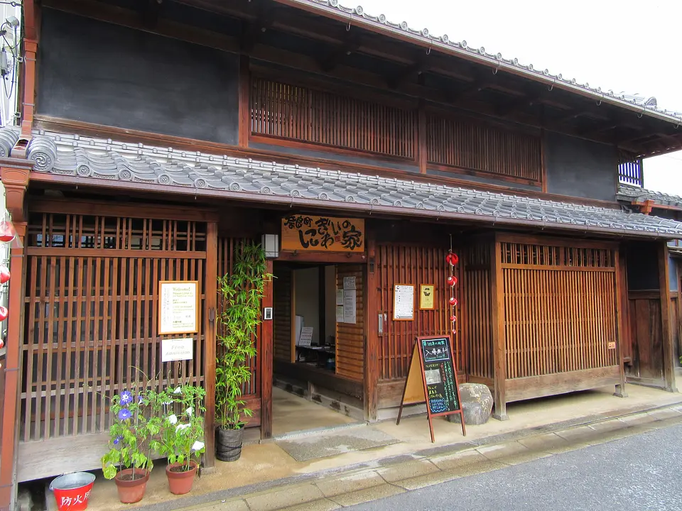 Naramachi Nigiwai-no-Ie (Naramachi Traditional House)